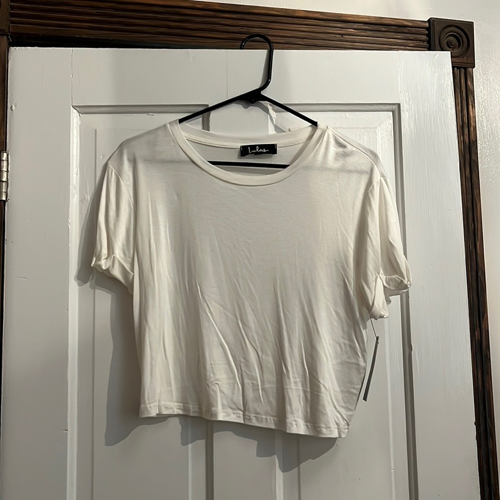 NWT Lulus xs cropped white tee with cuffed sleeves